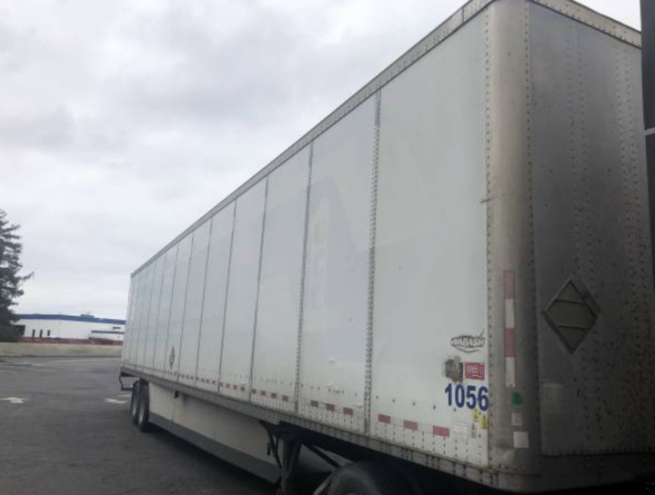 this image shows trailer repair in Newark, NJ